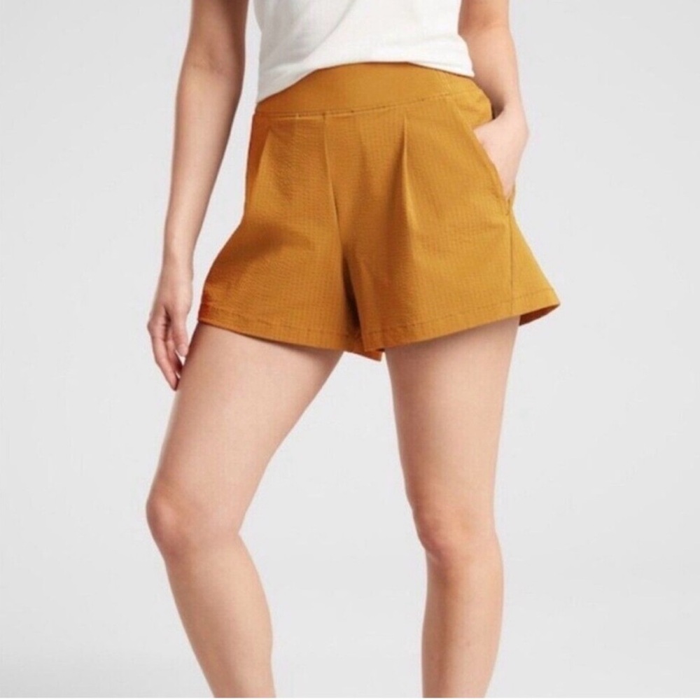 Athleta textured brooklyn short in tuscan gold size 16 EUC